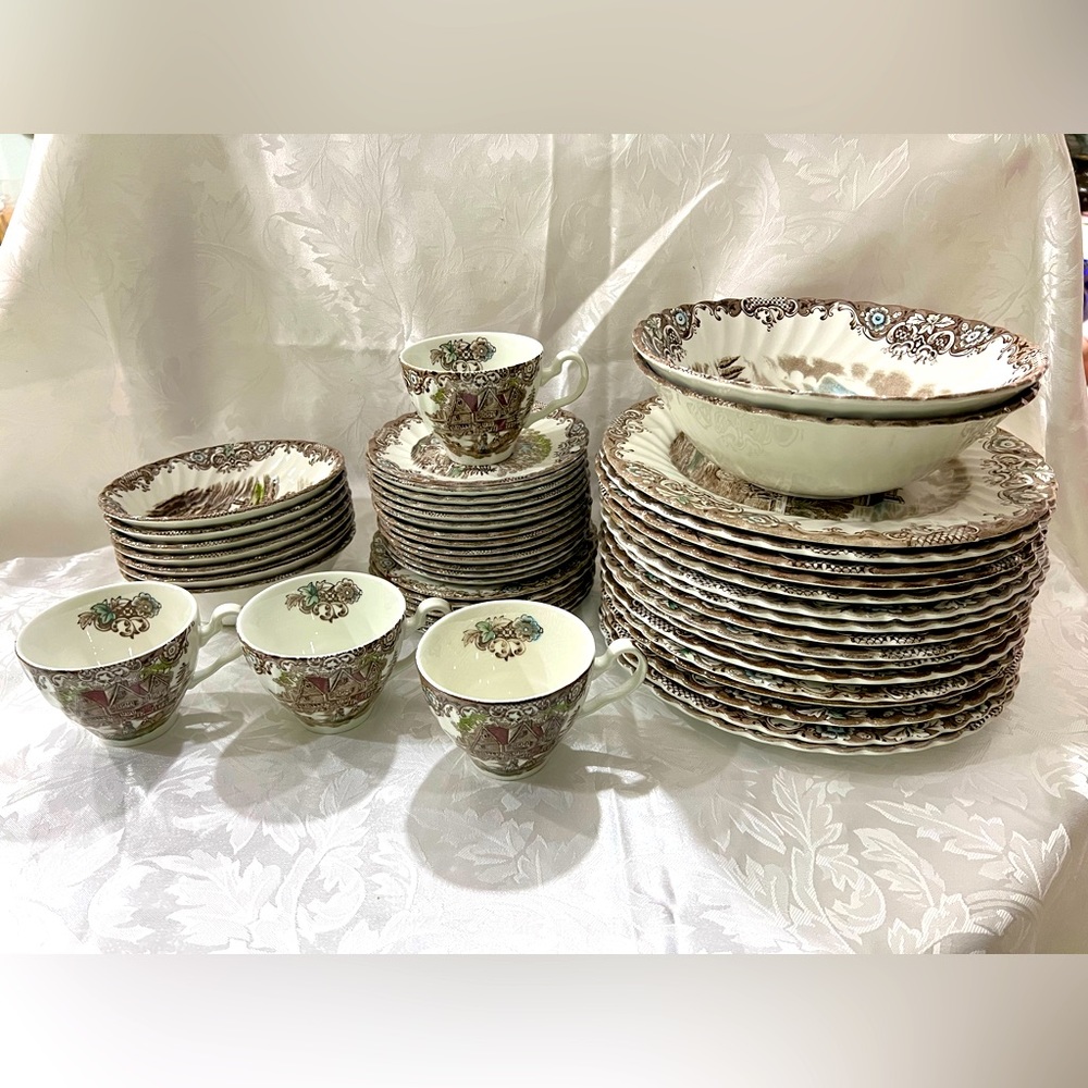 Excellent vintage Heritage Hall ironstone set (66 pieces)